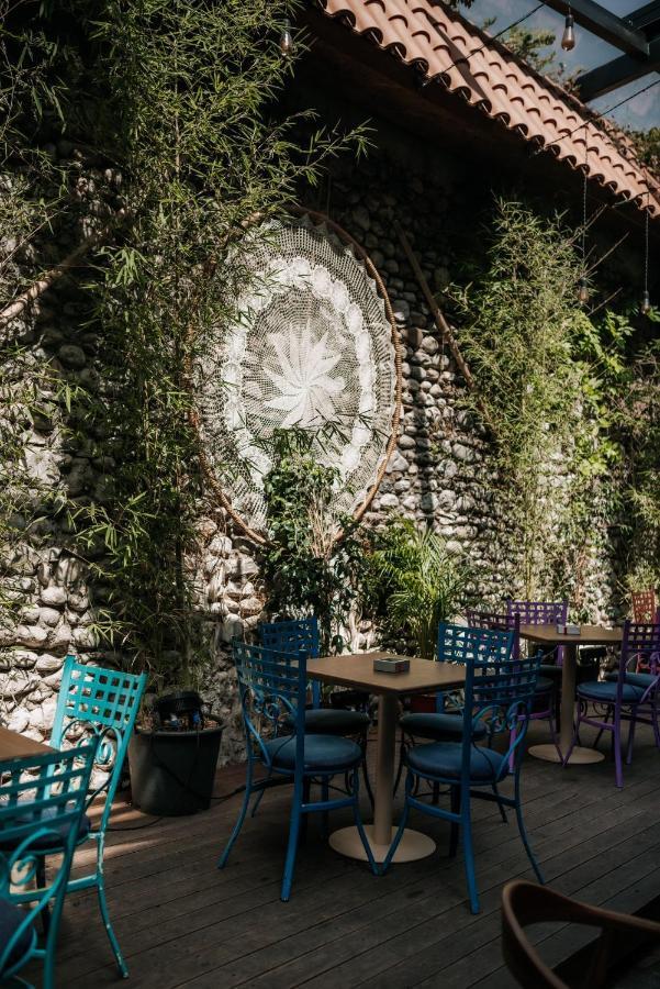 Bed Station Hostel & Bar Shkoder Exterior photo