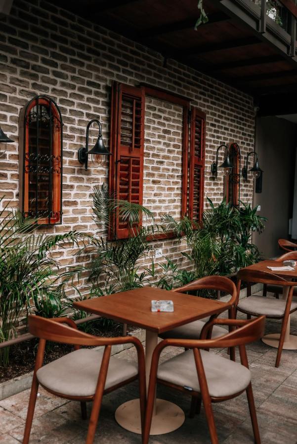 Bed Station Hostel & Bar Shkoder Exterior photo
