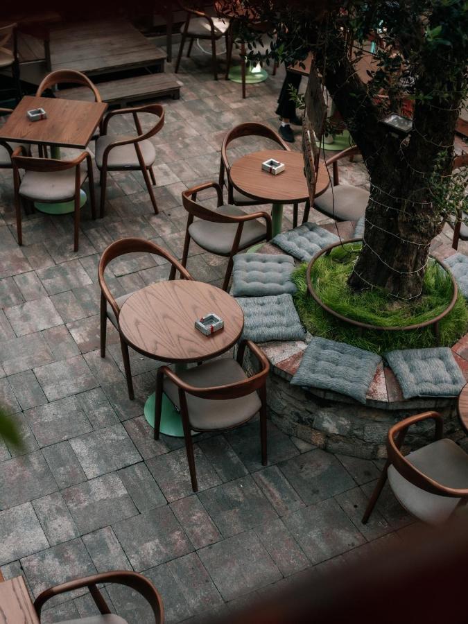 Bed Station Hostel & Bar Shkoder Exterior photo