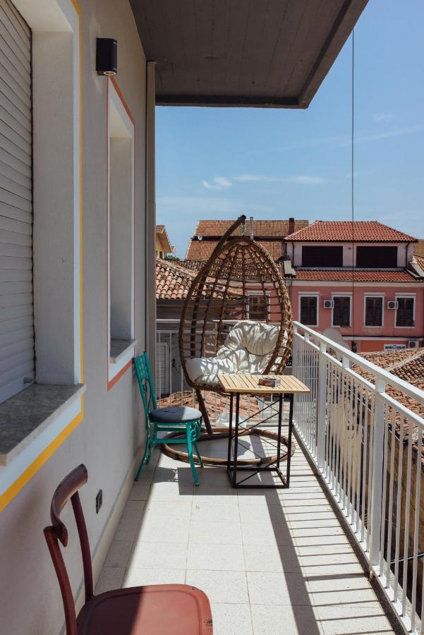 Bed Station Hostel & Bar Shkoder Exterior photo