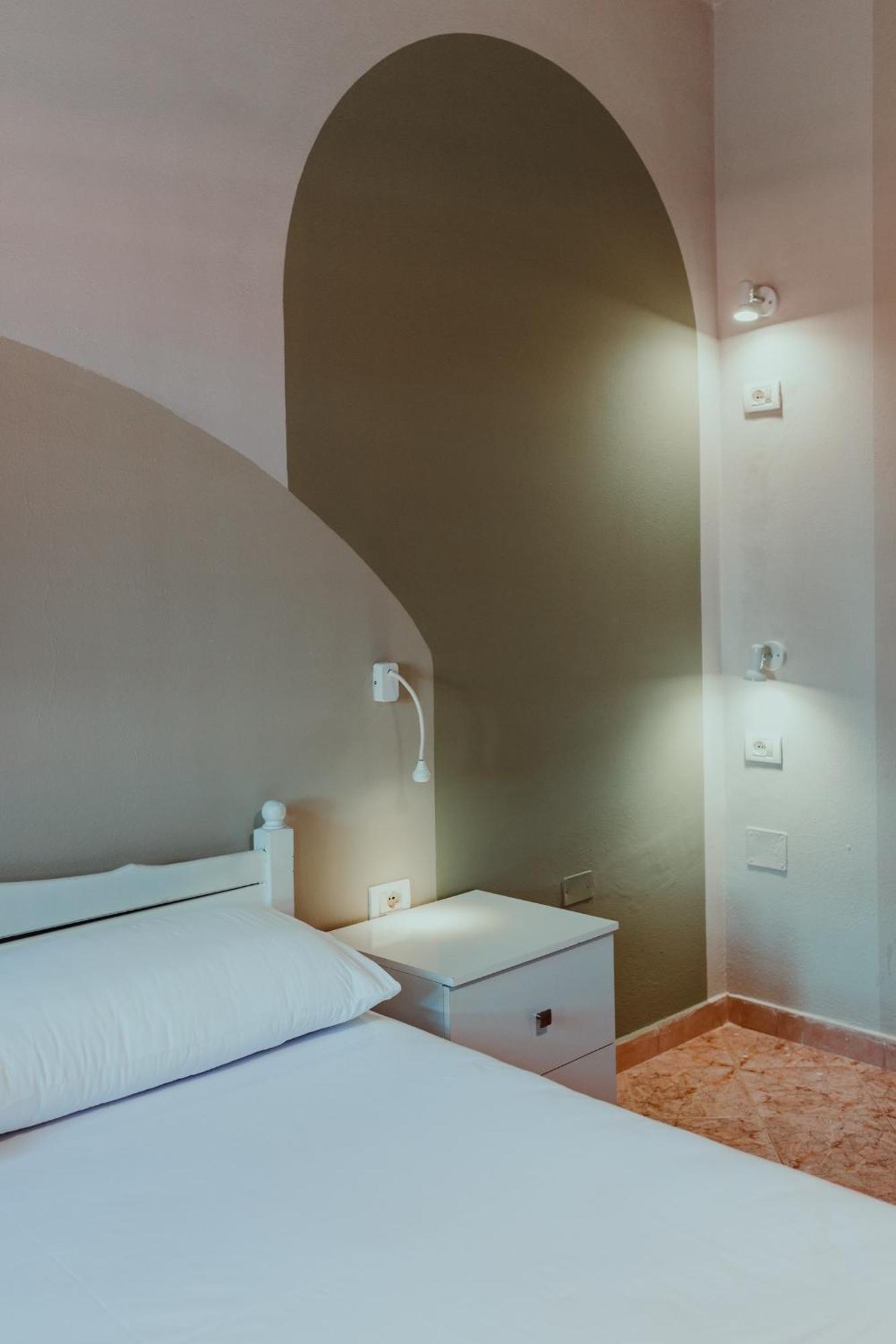 Bed Station Hostel & Bar Shkoder Exterior photo